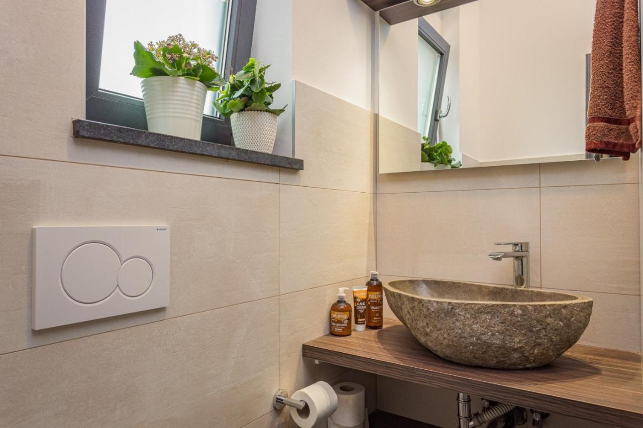 Apartments Bijou With Big Private Garden Near Umag Vilanija Exterior foto